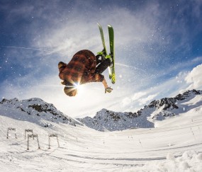 开云体育下载-范弗利特爆发，开拓者险胜广厦队